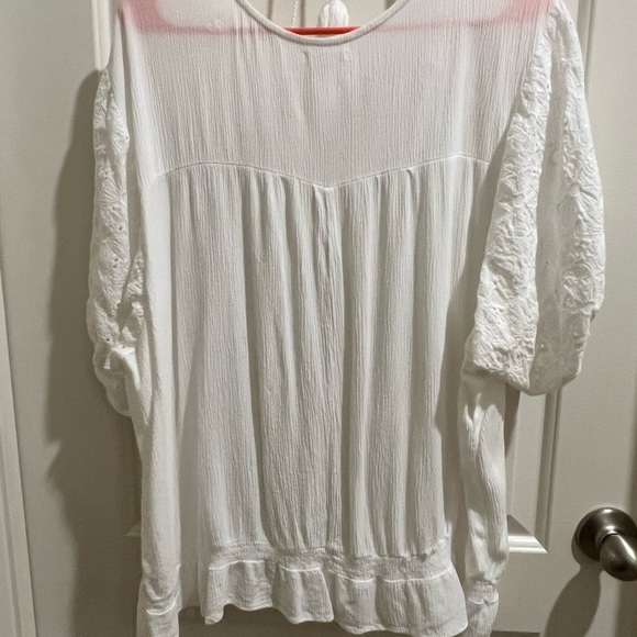 White top with tassels - Picture 4 of 6